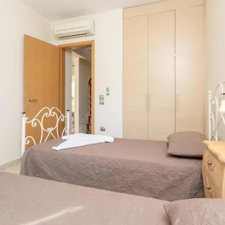 Semeli Κατελειός