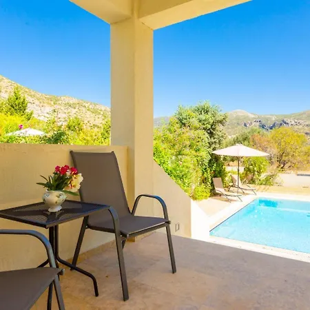 Semeli Βίλα Κατελειός